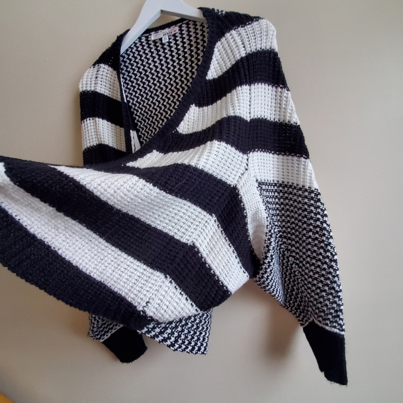 I am love with Derek ❤️ Brand Cardigan with Dolam sleeves, M size - Picture 4 of 8